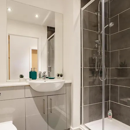 Modern Centre In 아파트 브래드퍼드