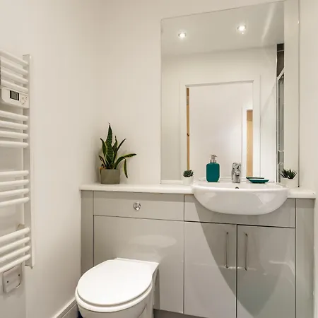 Modern Centre In 아파트 브래드퍼드